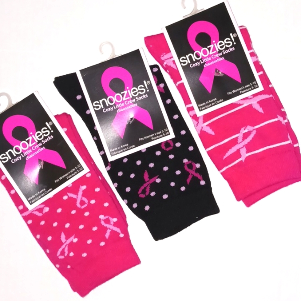 1 pair Breast cancer awareness women's Snoozies brand crew socks. NWT pink black